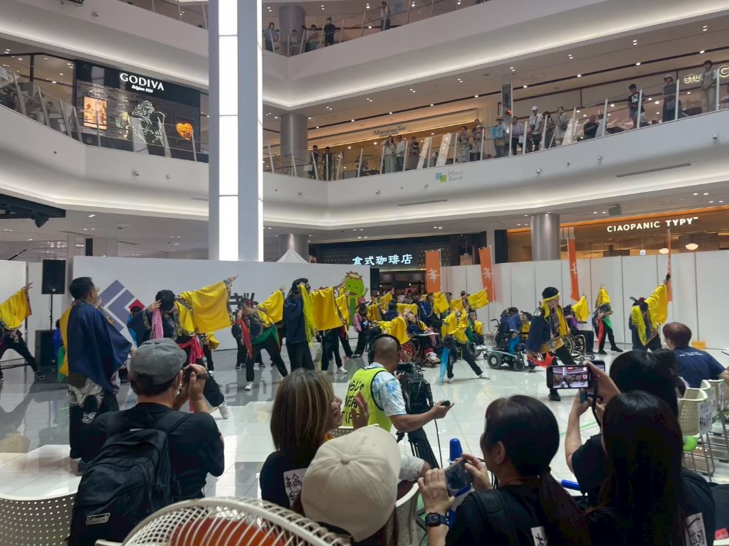 大型ステージ演舞